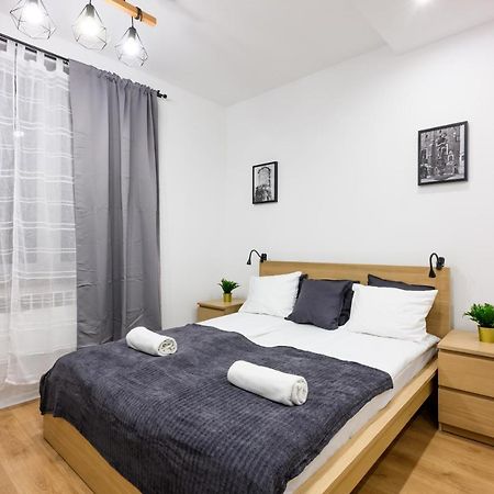 Cracow Rent Apartments - Spacious Apartments For 2-7 People In Quiet Area - Kolberga Street Nr 3 - 10 Min To Main Square By Foot Краків Екстер'єр фото