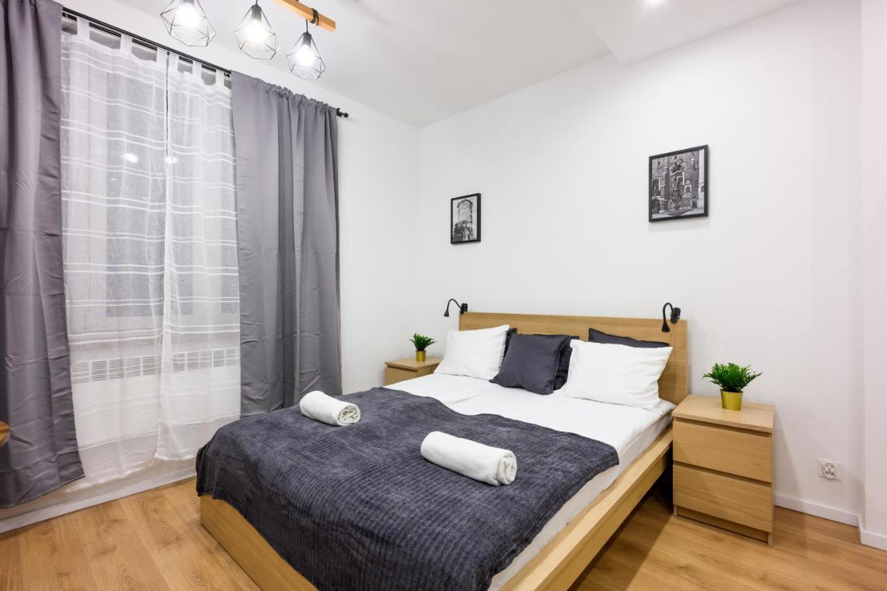 Cracow Rent Apartments - Spacious Apartments For 2-7 People In Quiet Area - Kolberga Street Nr 3 - 10 Min To Main Square By Foot Краків Екстер'єр фото