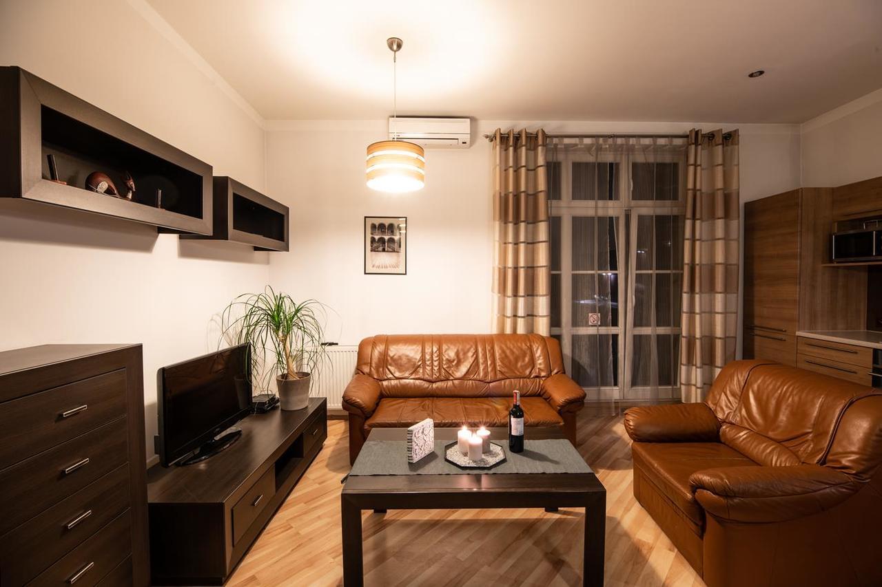 Cracow Rent Apartments - Spacious Apartments For 2-7 People In Quiet Area - Kolberga Street Nr 3 - 10 Min To Main Square By Foot Краків Екстер'єр фото