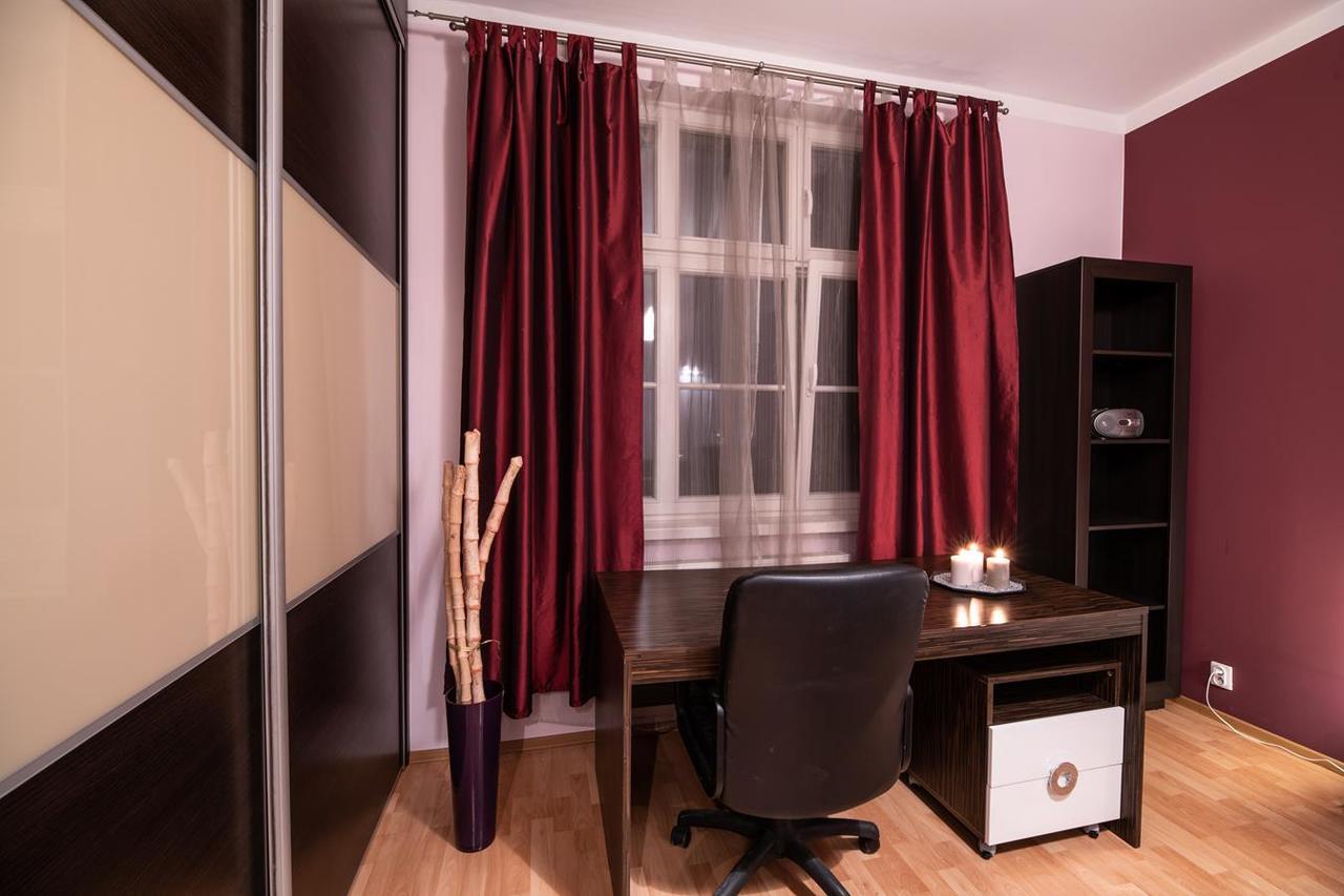 Cracow Rent Apartments - Spacious Apartments For 2-7 People In Quiet Area - Kolberga Street Nr 3 - 10 Min To Main Square By Foot Краків Екстер'єр фото