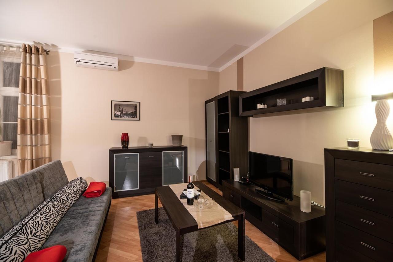 Cracow Rent Apartments - Spacious Apartments For 2-7 People In Quiet Area - Kolberga Street Nr 3 - 10 Min To Main Square By Foot Краків Екстер'єр фото