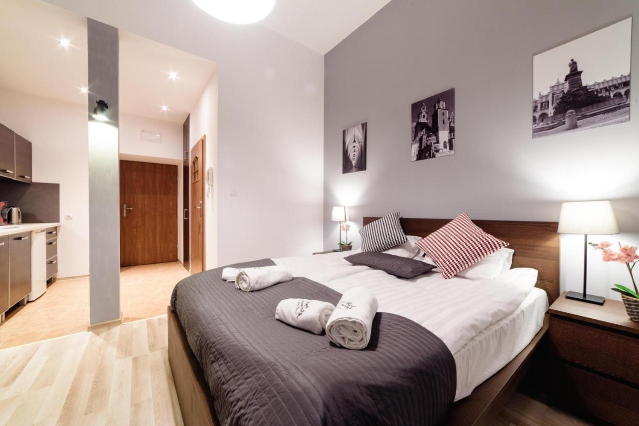Cracow Rent Apartments - Spacious Apartments For 2-7 People In Quiet Area - Kolberga Street Nr 3 - 10 Min To Main Square By Foot Краків Екстер'єр фото