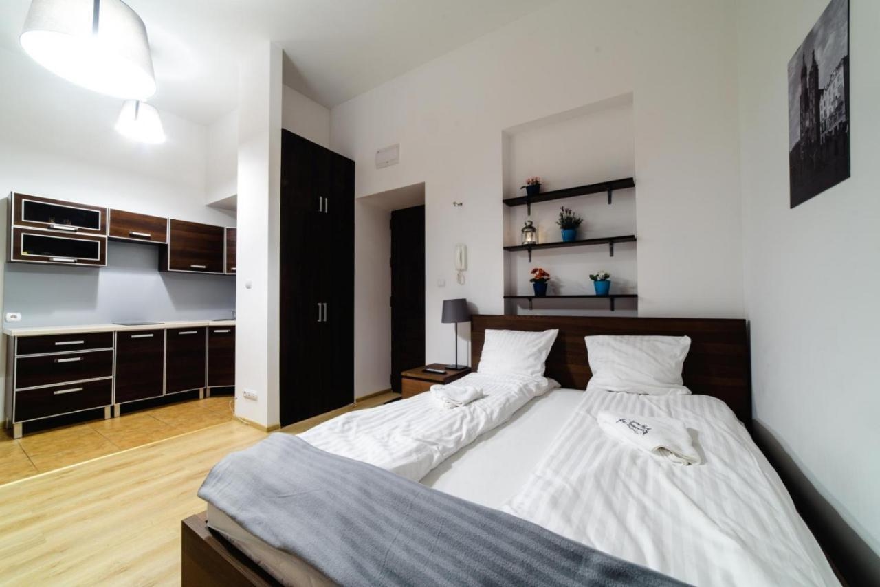 Cracow Rent Apartments - Spacious Apartments For 2-7 People In Quiet Area - Kolberga Street Nr 3 - 10 Min To Main Square By Foot Краків Екстер'єр фото
