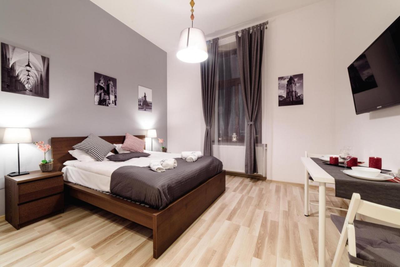 Cracow Rent Apartments - Spacious Apartments For 2-7 People In Quiet Area - Kolberga Street Nr 3 - 10 Min To Main Square By Foot Краків Екстер'єр фото